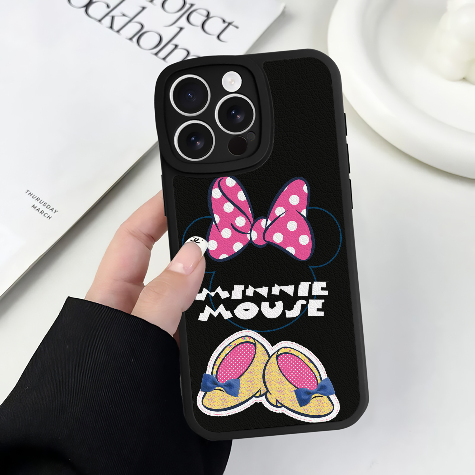 （画像用） ミッキーマウス Mickey Mouse 【iPhone 16シリーズ対応】シリコンスマホケース（レザー調） 材質：シリコン